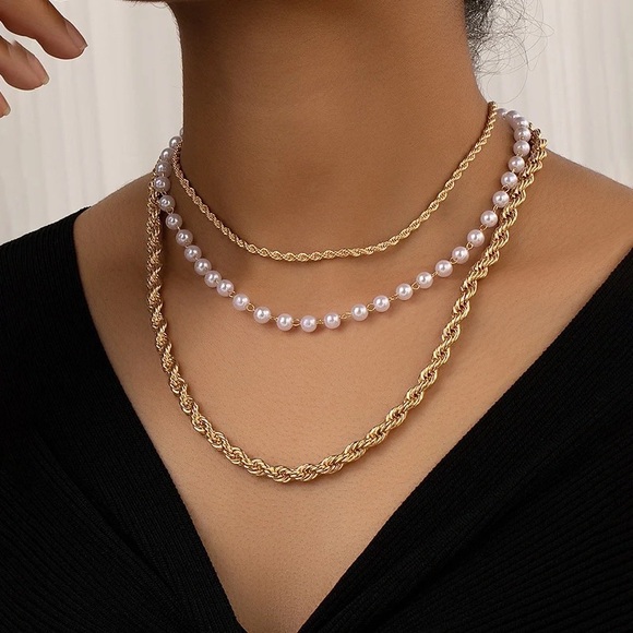 Zara Heart Of Gold Charm Baroque Black Bead Necklace - Picture 4 of 16